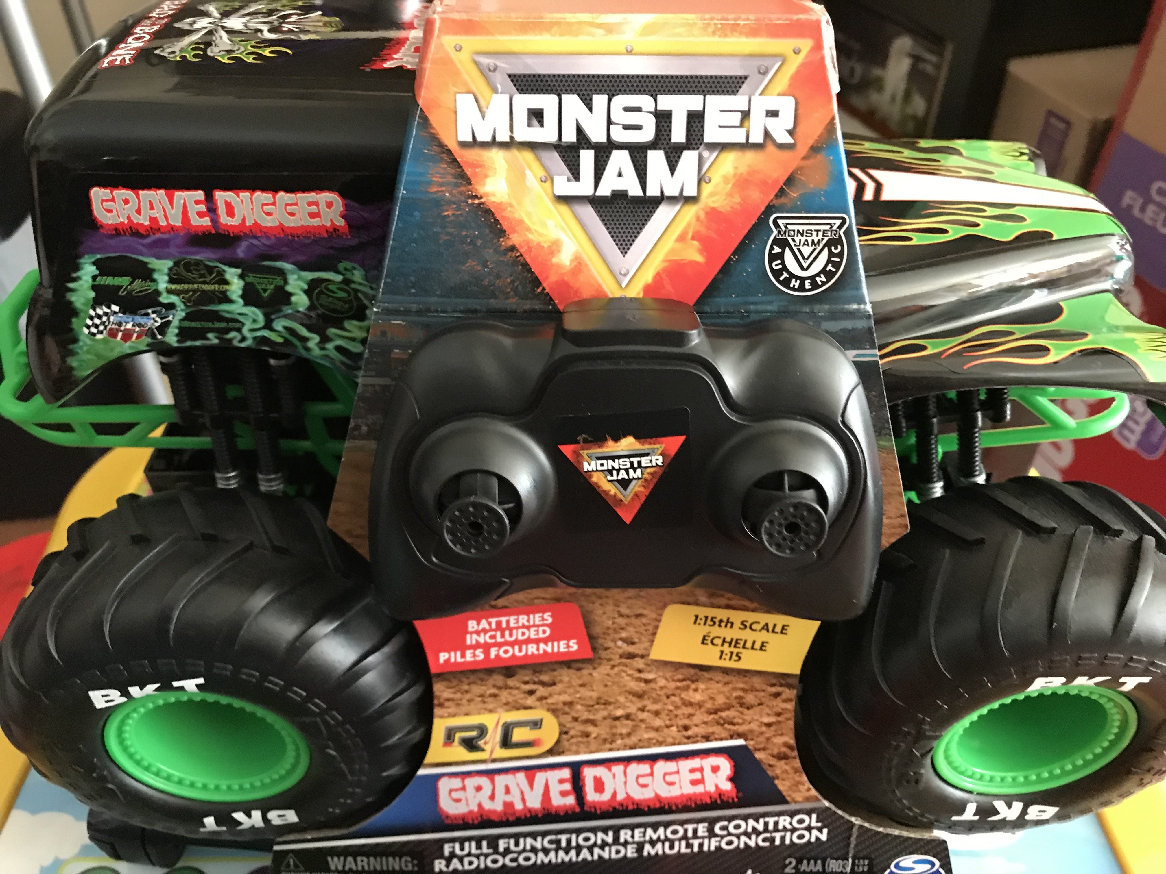  Monster Jam, Official Grave Digger Remote Control Truck 1:15  Scale, 2.4GHz : Toys & Games