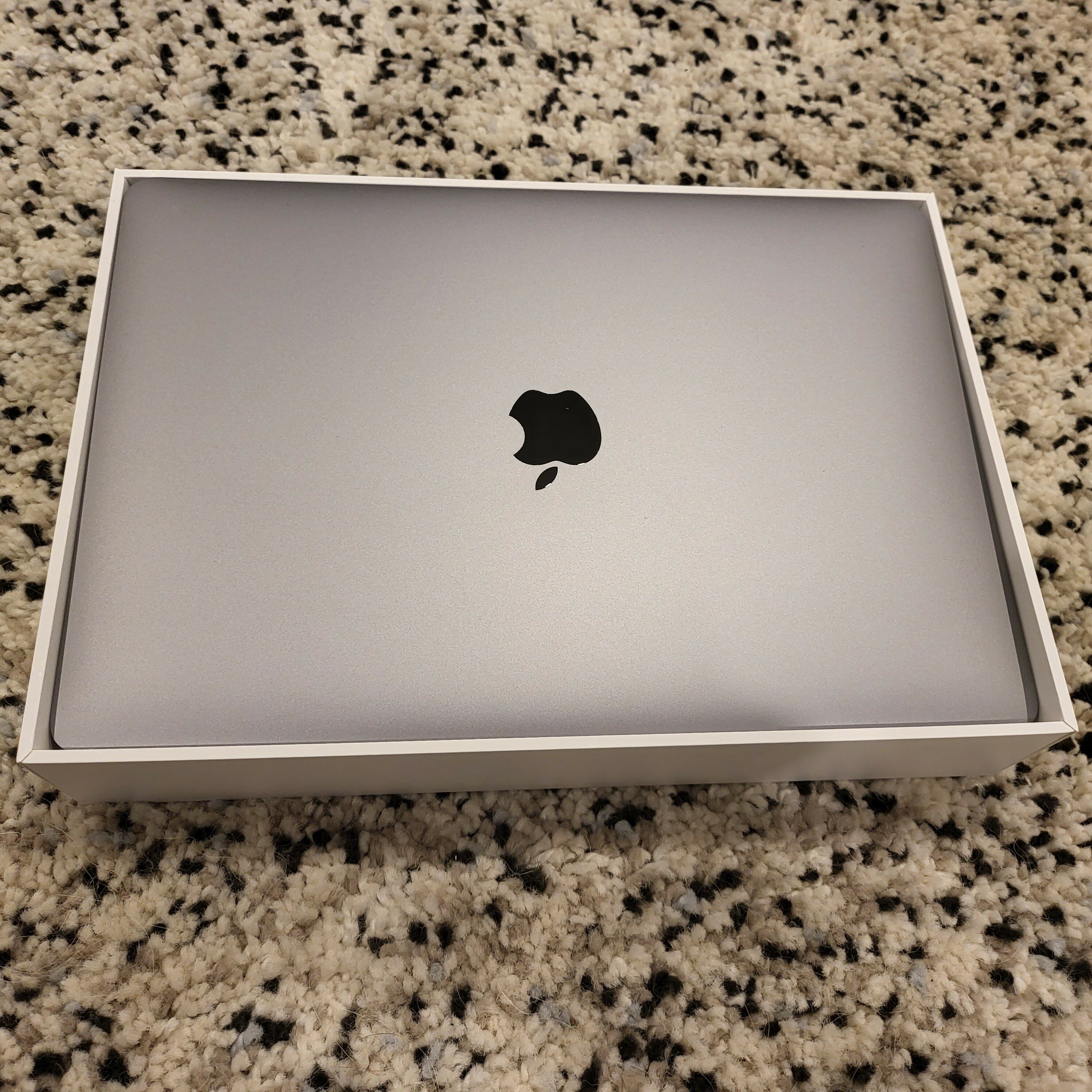 Macbook Air 13 inch with 16GB / 256GB SSD with Retina Display and 