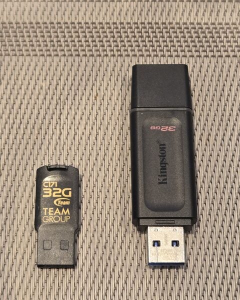 Lot De 2 Clés USB Team C171 32GB – Noir, USB 2.0 – Neuves