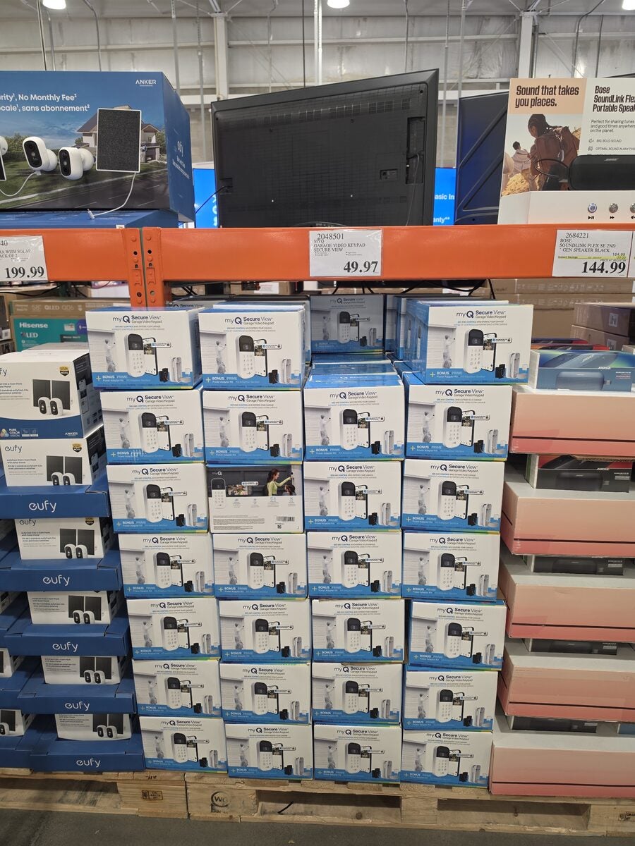 Costco: Khóa cửa gara video thông minh Chamberlain myQ Secure View $49.97 (giá gốc $99.99)